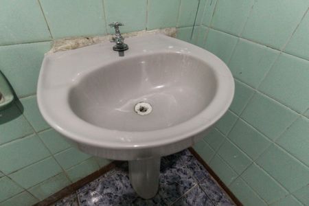 Casa à venda com 330m², 4 quartos e 3 vagas Casa à venda com 330m², 4 quartos e 3 vagasBanheiro Casa 2