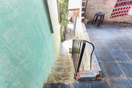 Casa à venda com 330m², 4 quartos e 3 vagas Casa à venda com 330m², 4 quartos e 3 vagasEscada Casa 3