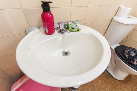 Casa à venda com 330m², 4 quartos e 3 vagas Casa à venda com 330m², 4 quartos e 3 vagasBanheiro Casa 1