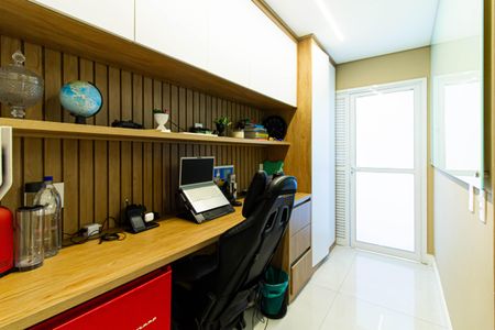 Apartamento à venda com 147m², 3 quartos e 4 vagasEscritório