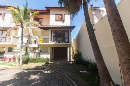 Casa de condomínio para alugar com 300m², 3 quartos e 2 vagasFachada