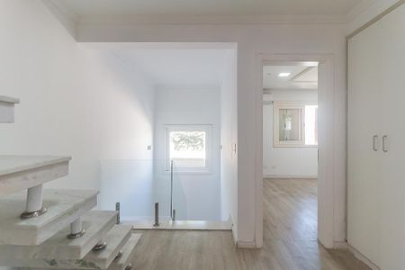 Casa de condomínio para alugar com 300m², 3 quartos e 2 vagasHall