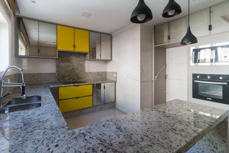 Casa de condomínio para alugar com 300m², 3 quartos e 2 vagasCozinha