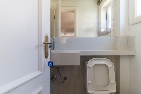 Casa de condomínio para alugar com 300m², 3 quartos e 2 vagasLavabo