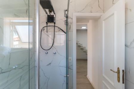 Casa de condomínio para alugar com 300m², 3 quartos e 2 vagasBanheiro