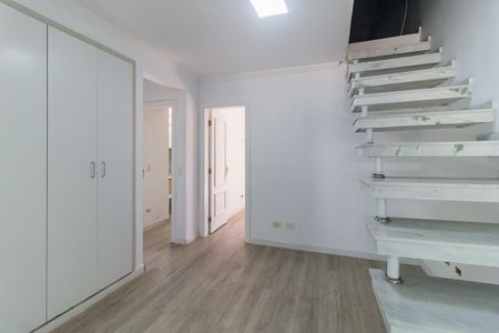 Casa de condomínio para alugar com 300m², 3 quartos e 2 vagasHall