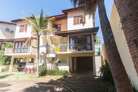 Casa de condomínio para alugar com 300m², 3 quartos e 2 vagasFachada