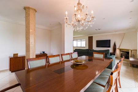 Apartamento à venda com 3 quartos, 300m² em Vila Suzana, São Paulo