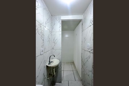 Banheiro de apartamento para alugar com 1 quarto, 10m² em Quarta Parada, São Paulo