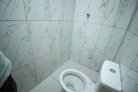Banheiro de kitnet/studio para alugar com 1 quarto, 10m² em Quarta Parada, São Paulo