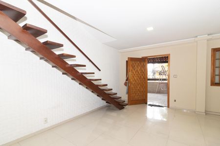 Sala de casa para alugar com 5 quartos, 400m² em Guadalupe, Rio de Janeiro