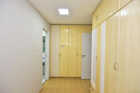 Apartamento à venda com 147m², 4 quartos e 2 vagasArmário da Suíte