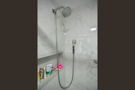 Apartamento à venda com 147m², 4 quartos e 2 vagasChuveiro da Suíte