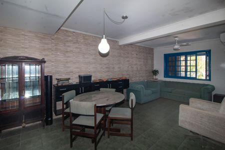 Casa para alugar com 200m², 4 quartos e 2 vagasSala