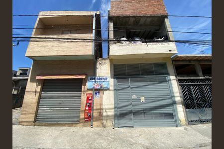 Casa para alugar com 55m², 2 quartos e sem vaga Casa para alugar com 55m², 2 quartos e sem vagaFachada