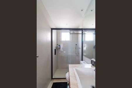 Apartamento à venda com 81m², 2 quartos e 2 vagasBanheiro da Suíte