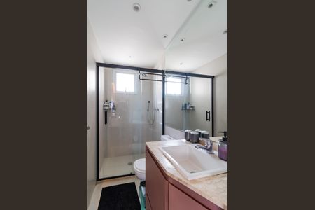 Apartamento à venda com 81m², 2 quartos e 2 vagasBanheiro da Suíte