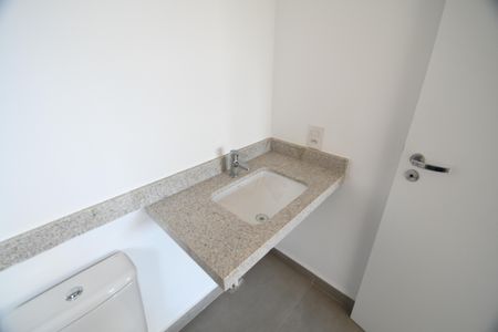 Banheiro de kitnet/studio à venda com 1 quarto, 47m² em Nova Campinas, Campinas