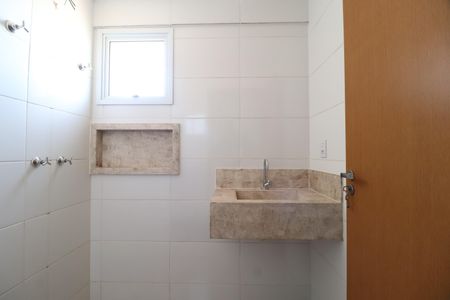 Apartamento para alugar com 70m², 2 quartos e 2 vagasBanheiro Social