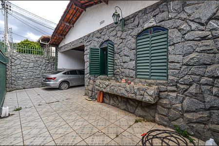 Casa à venda com 185m², 5 quartos e 2 vagasEntrada