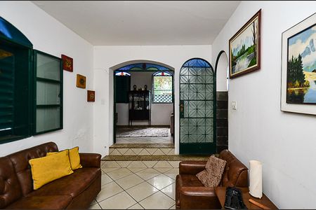 Casa à venda com 185m², 5 quartos e 2 vagasSala