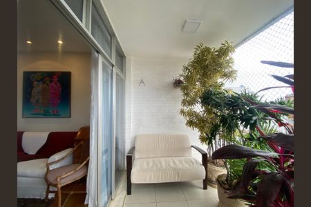 Apartamento à venda com 90m², 1 quarto e 1 vaga Apartamento à venda com 90m², 1 quarto e 1 vagaVaranda