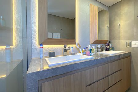 Apartamento à venda com 158m², 3 quartos e 2 vagasBanheiro da Suíte 1