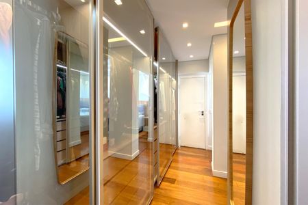 Apartamento à venda com 158m², 3 quartos e 2 vagasCloset da suíte 1