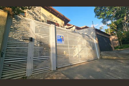 Casa para alugar com 250m², 4 quartos e 5 vagasFachada