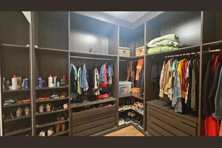 Casa para alugar com 250m², 4 quartos e 5 vagasCloset da Suíte 