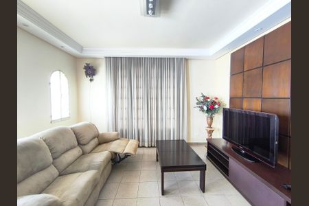 Casa à venda com 200m², 2 quartos e 4 vagas Casa à venda com 200m², 2 quartos e 4 vagasSala