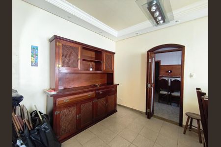 Casa à venda com 200m², 2 quartos e 4 vagas Casa à venda com 200m², 2 quartos e 4 vagasSala