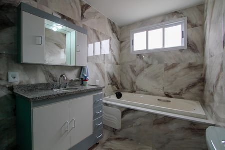 Casa de condomínio à venda com 250m², 5 quartos e 7 vagas