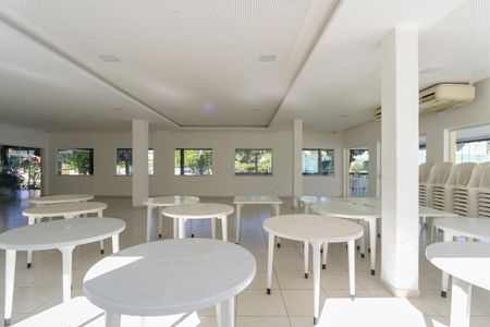 Casa de condomínio à venda com 250m², 5 quartos e 7 vagas