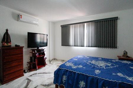 Casa de condomínio à venda com 250m², 5 quartos e 7 vagas