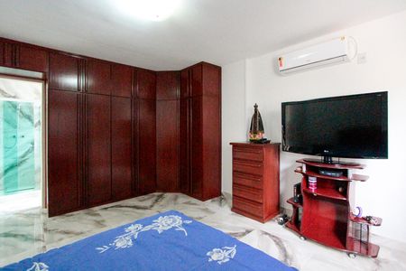 Casa de condomínio à venda com 250m², 5 quartos e 7 vagas