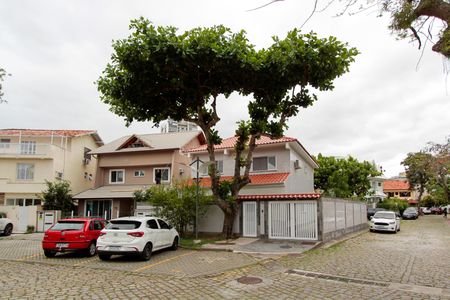 Casa de condomínio à venda com 250m², 5 quartos e 7 vagas