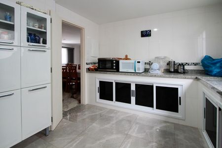 Casa de condomínio à venda com 250m², 5 quartos e 7 vagas