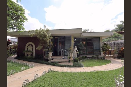 Casa à venda com 734m², 5 quartos e 4 vagasFachada