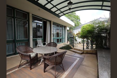 Casa à venda com 734m², 5 quartos e 4 vagasÁrea externa