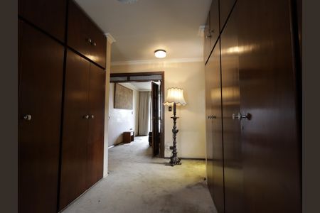 Casa à venda com 734m², 5 quartos e 4 vagasCloset da suíte