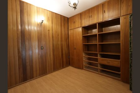 Casa à venda com 734m², 5 quartos e 4 vagasQuarto de Visita