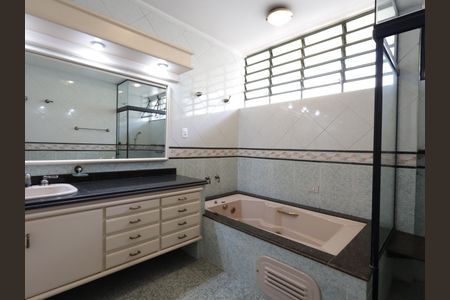 Casa à venda com 734m², 5 quartos e 4 vagasBanheiro da Suíte