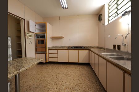 Casa à venda com 734m², 5 quartos e 4 vagasCozinha