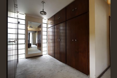 Casa à venda com 734m², 5 quartos e 4 vagasCloset da suíte