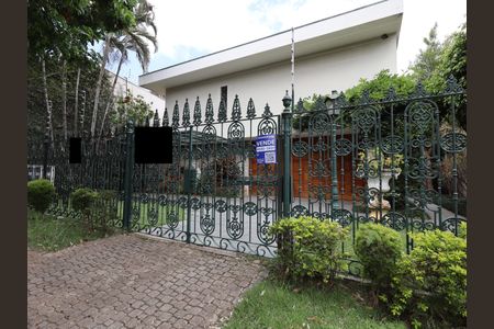 Casa à venda com 734m², 5 quartos e 4 vagasFachada