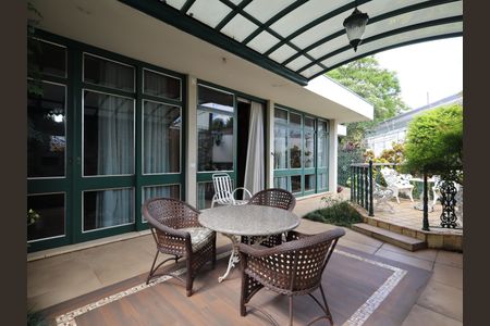 Casa à venda com 734m², 5 quartos e 4 vagasÁrea externa