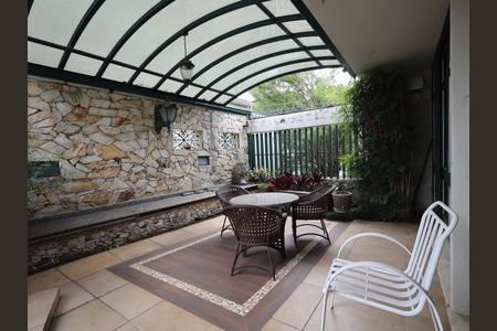 Casa à venda com 734m², 5 quartos e 4 vagasÁrea externa