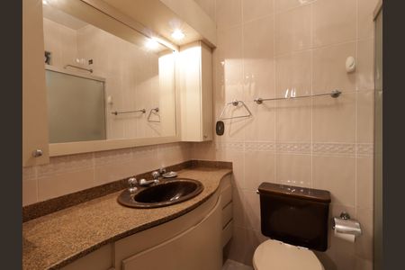 Casa à venda com 734m², 5 quartos e 4 vagasBanheiro de Visita