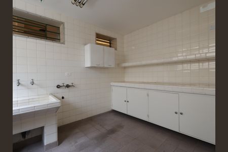 Casa à venda com 734m², 5 quartos e 4 vagasÁrea de Serviço